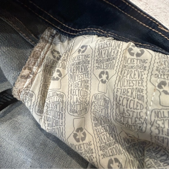 SO - Medium-Dark Wash Denim Skirt with Pockets and Side Buckle Details - Sz 15 - Picture 10 of 12